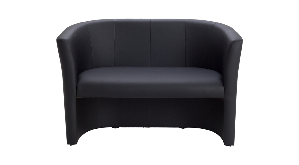Sofa czarna FOKS w kubełkowym kształcie.