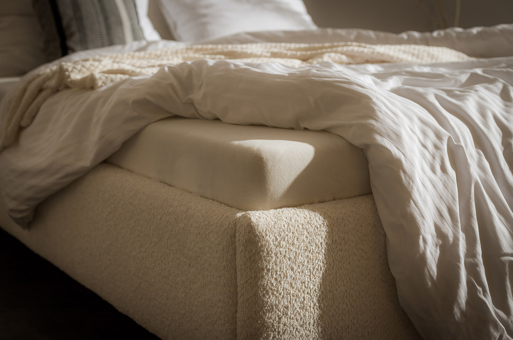 Sypialniane kompendium – poznaj skalę twardości materacy od podszewki
