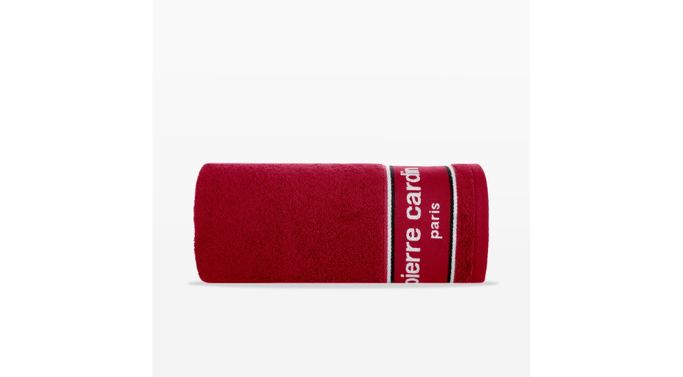 Czerwony ręcznik z napisem