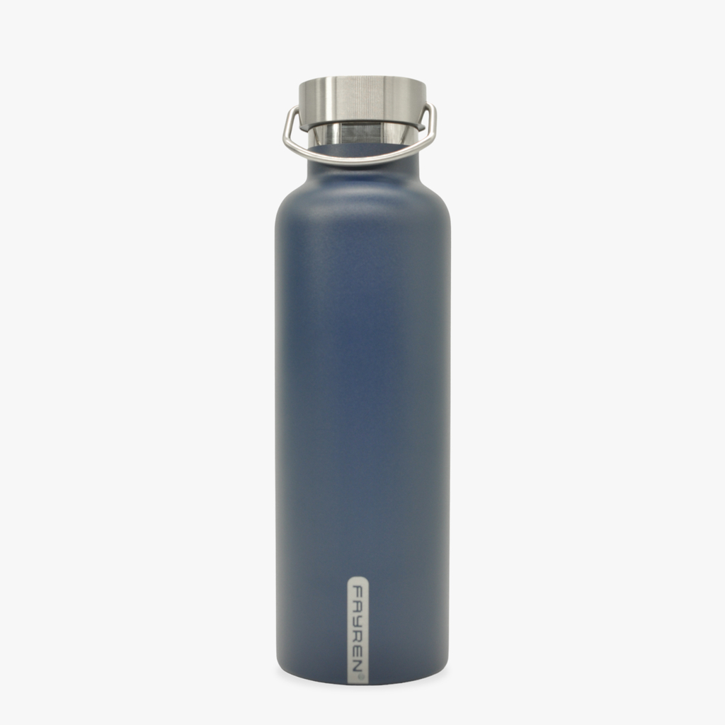 Butelka termiczna FAYREN NORDKAPP BLUE 750 ml wykonana ze stali nierdzewnej.
