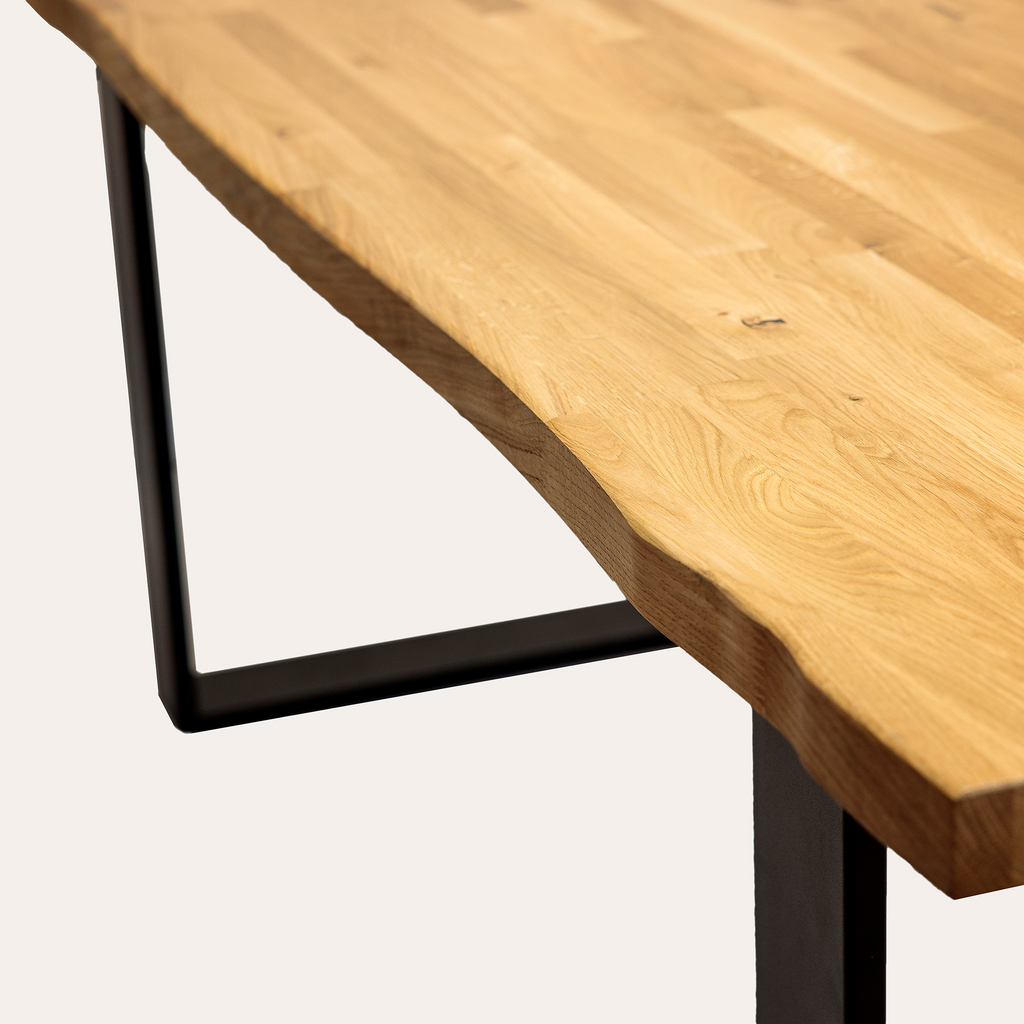 Stół drewniany TIMON 160 cm - zbliżenie. 