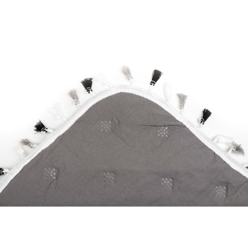 Narzuta na łóżko biało-czarna FRINGLE 220x200 cm
