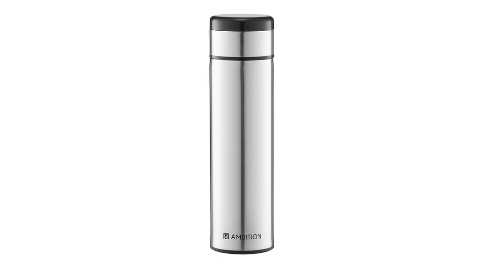Butelka termiczna w srebrnym kolorze, będzie stylowym dodatkiem podczas podróży. Pojemność 420 ml sprawdzi się na ciepłą kawę lub herbatę. 