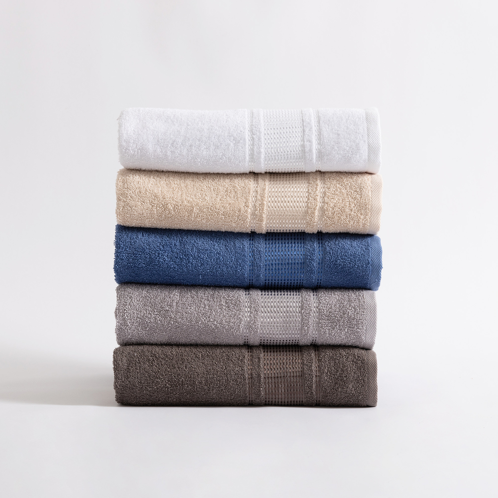 Ręczniki z bawełny o różnych kolorach