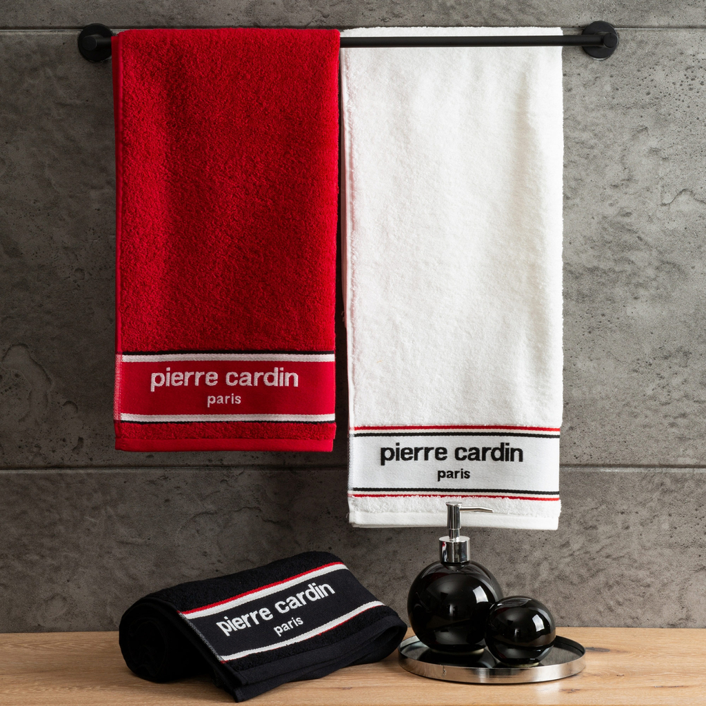 Ręcznik z bawełny z napisem pierre cardin