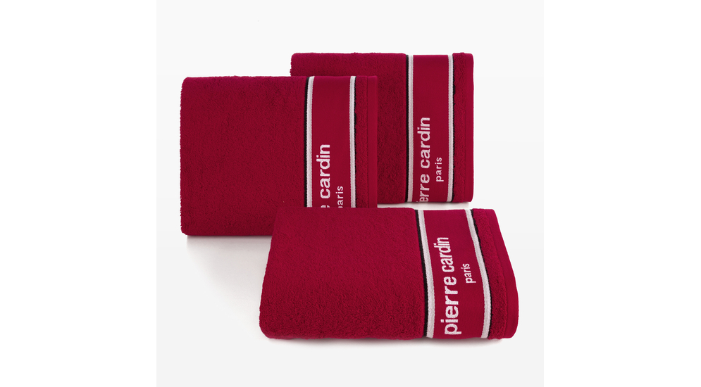 Czerwony ręcznik z napisem