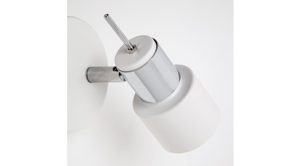Biały kinkiet ORO STERNA posiada oprawę dla 1 żarówki typu GU10 i mocy maksymalnej 10W. Biały kolor kinkietu wprowadzi element naturalności i wkomponuje się w estetykę pomieszczeń urządzonych w oszczędnym, minimalistycznym stylu.