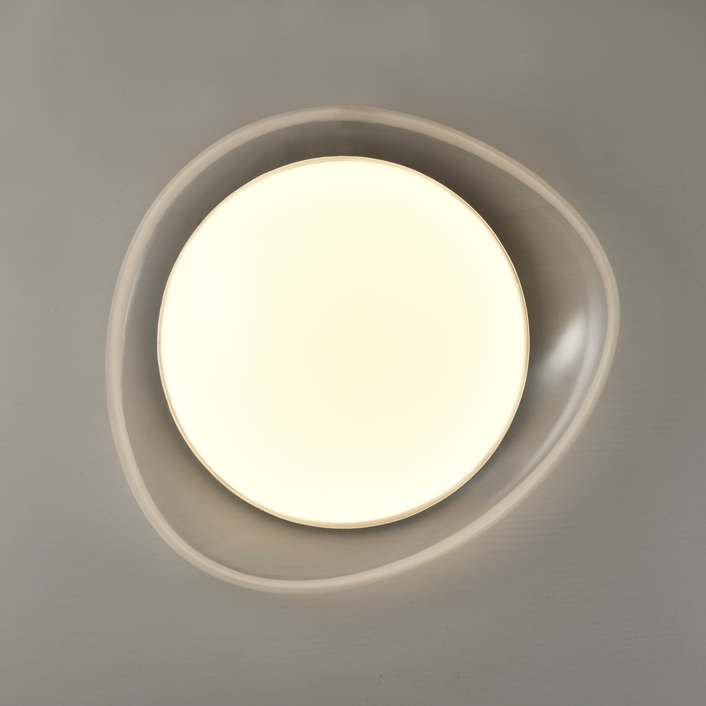 Temperaturę barwową lampy można regulować w zakresie 3000/4000/5000K.
