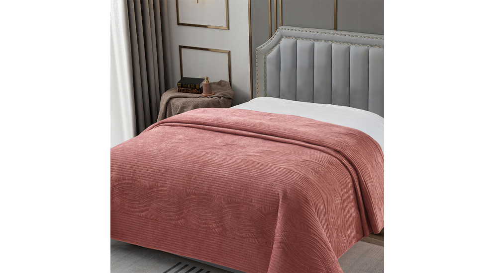 Narzuta na łóżko różowa SILKY 180x200 cm