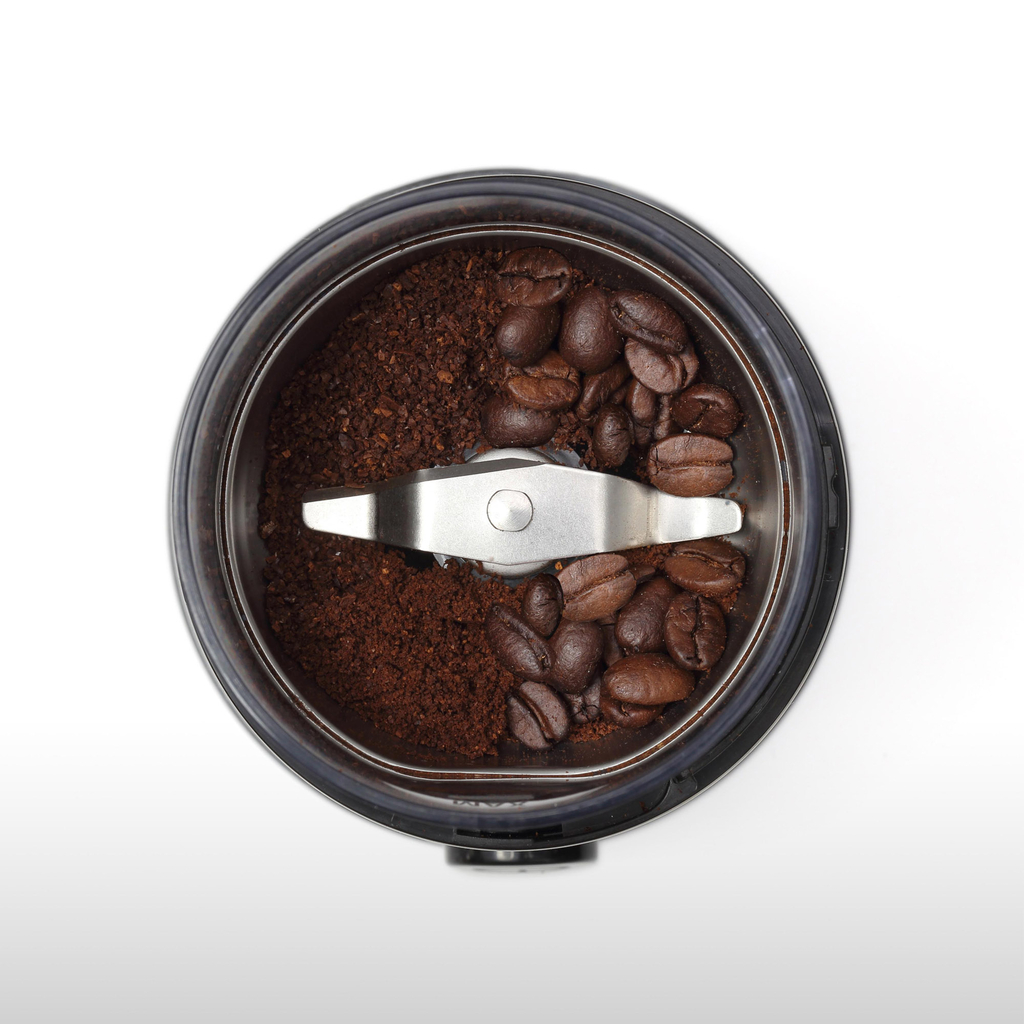 Młynek do kawy GORENJE SMK150E w stalowym kolorze jest intuicyjny w użyciu i przystosowany do codziennego stosowania. 