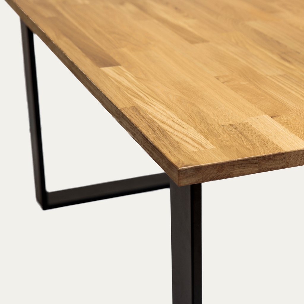 Stół drewniany KALENO 150 cm - szczegół. 