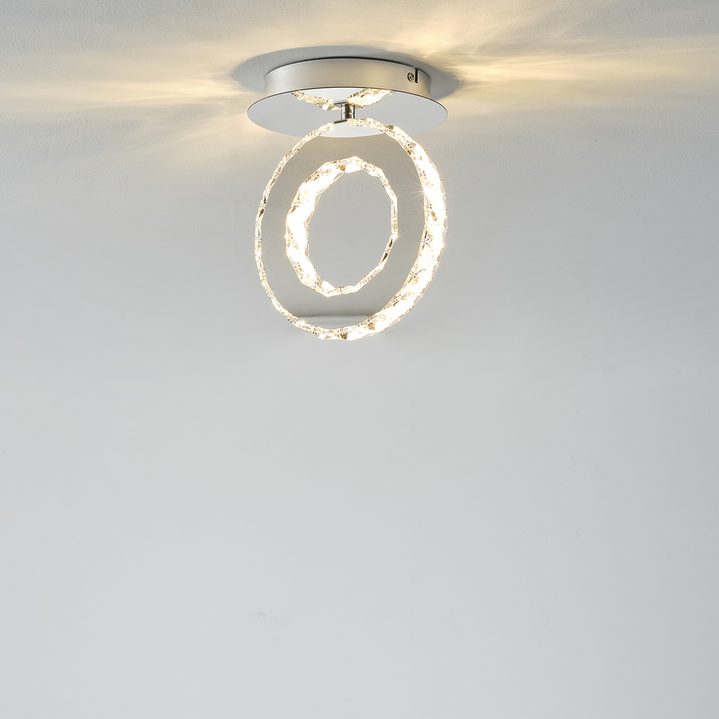 Oświetlenie LED w lampie GIRONA ma moc 10W i strumień świetlny rzędu 1100 lumenów.