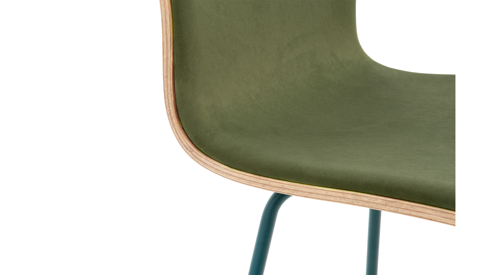 Krzesło welurowe VINGE oliwkowe na metalowych nogach do nowoczesnego salonu.