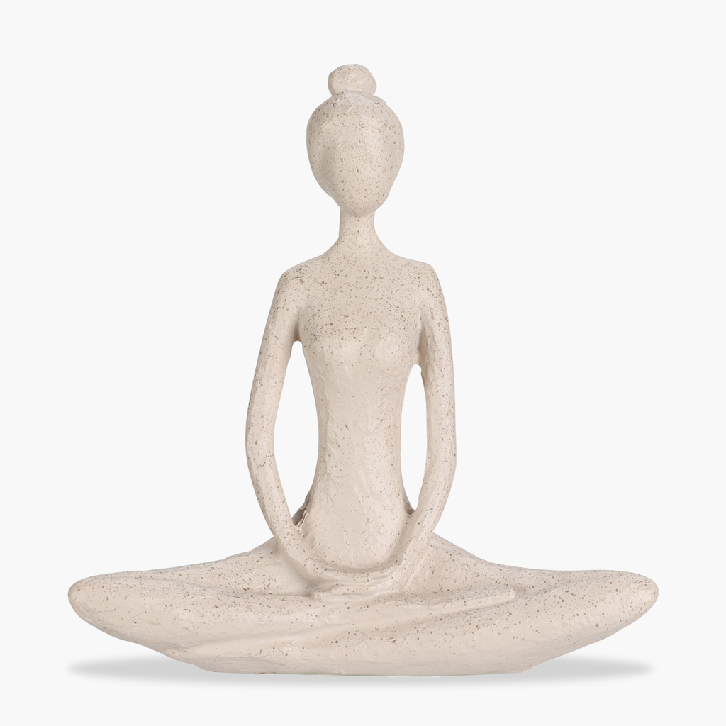 Beżowa figurka medytującej joginki