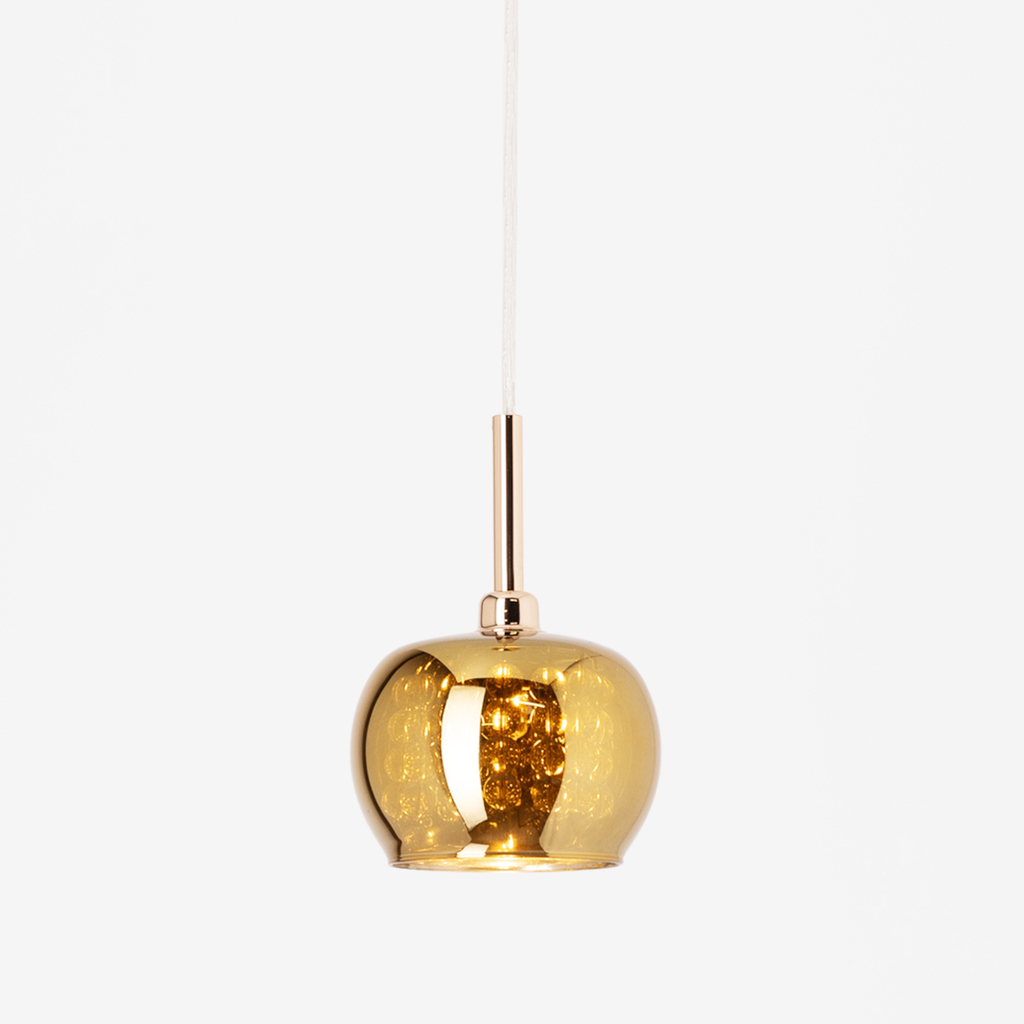 Lampa CRYSTAL o złotym wykończeniu zadba o styl i odpowiednią prezencję Twojego mieszkania.