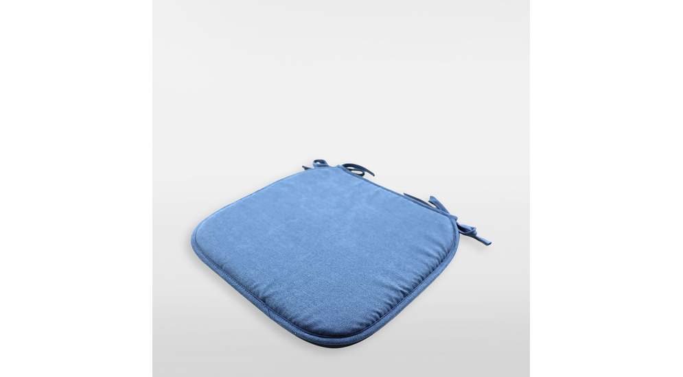 Niebieska poduszka na krzesło ze sznureczkami