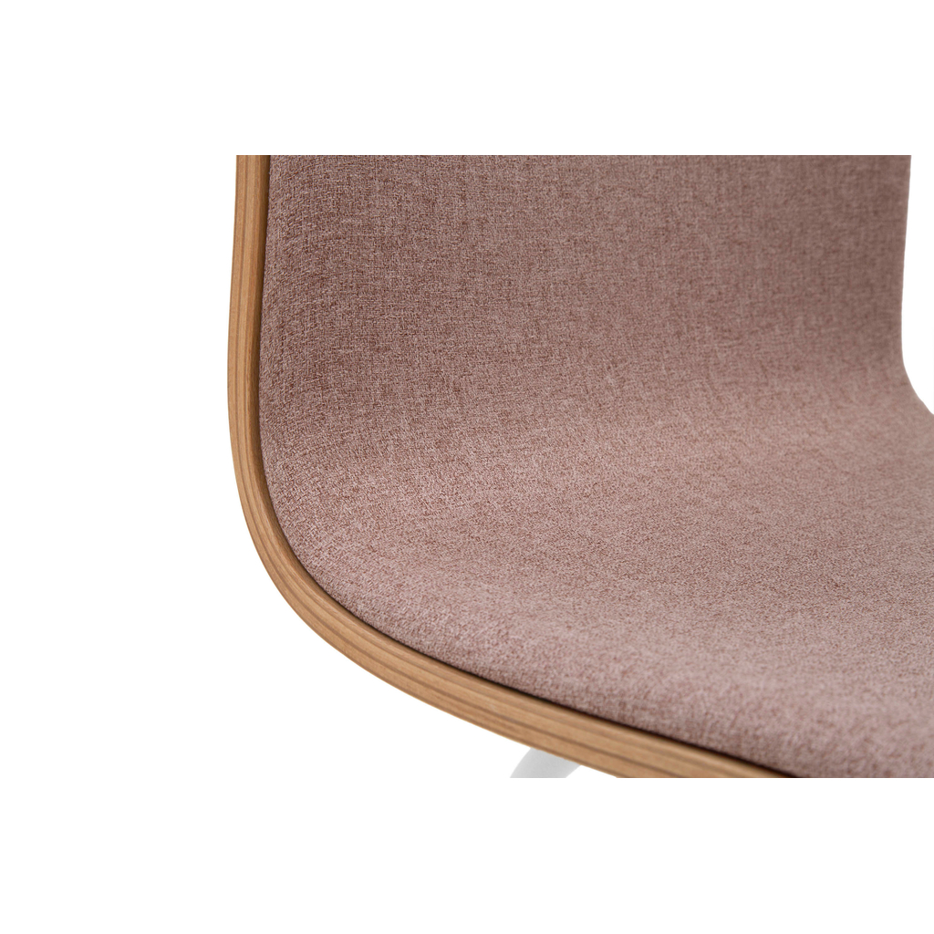Krzesło VINGE z różową tapicerką na metalowych nogach do nowoczesnego wnętrza.