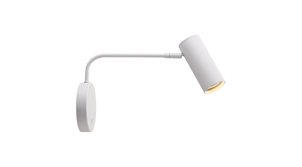 Kinkiet z rodziny TUBO z regulowanym ramieniem to nowoczesna lampa na ścianę w białym kolorze. Włącznik jest umieszczony na obudowie lampy.