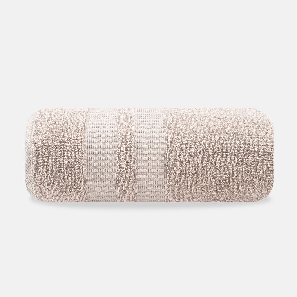Beżowy bawełniany ręcznik do kąpieli z ozdobna bordiurą