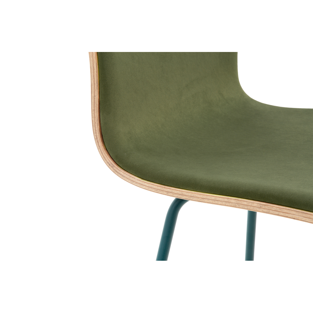 Krzesło welurowe VINGE oliwkowe na metalowych nogach do nowoczesnego salonu.