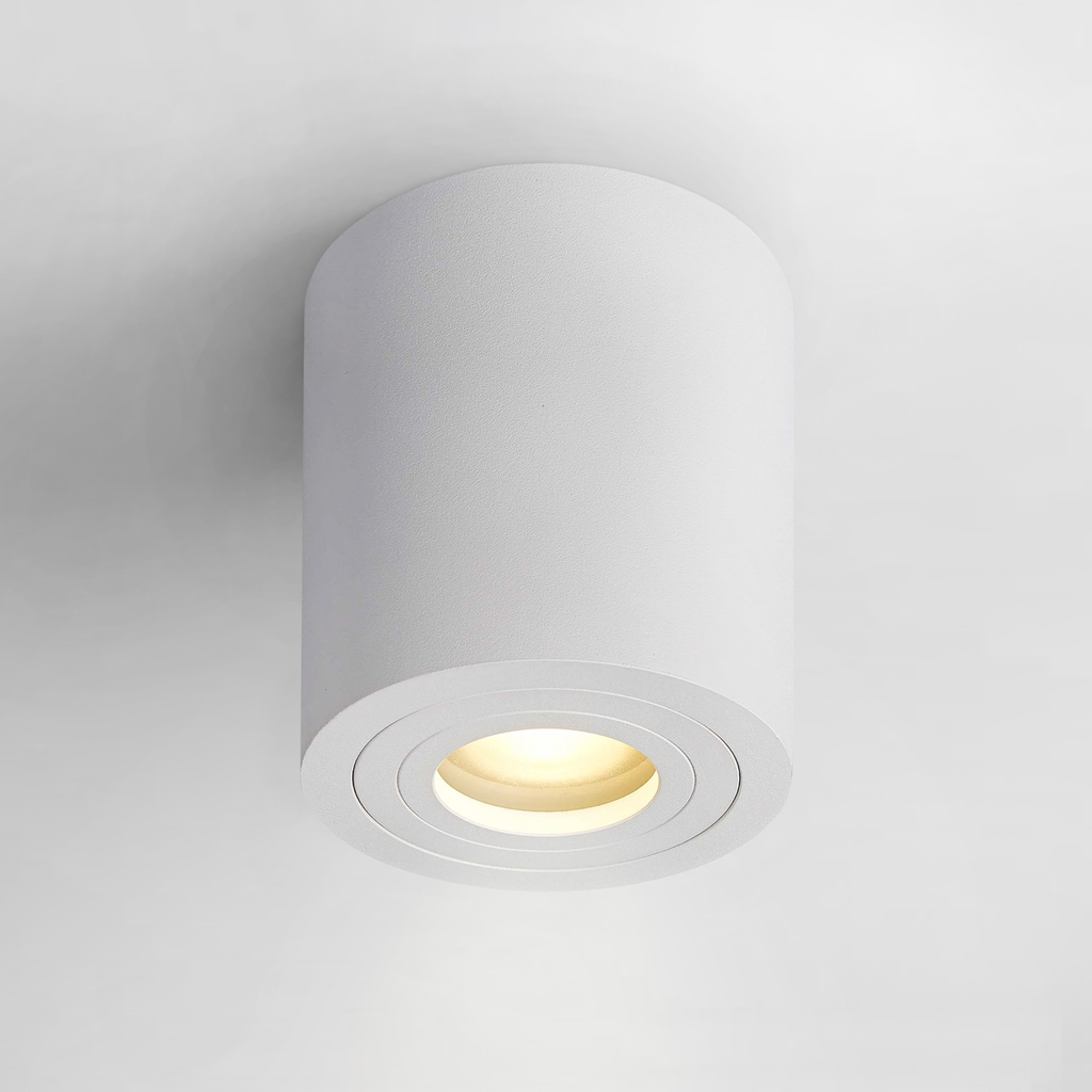 RONDIP SL to oświetlenie typu spot, montowane na suficie. Jego minimalistyczna forma z punktowym światłem oraz biały kolor doskonale wkomponuje się w nowoczesną stylistykę wnętrza.
