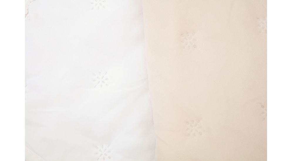 Narzuta na łóżko biało-beżowa FRINGLE 220x200 cm