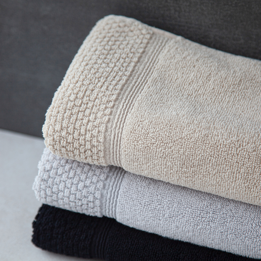 Różnokolorowe ręczniki z bawełny z frędzlami