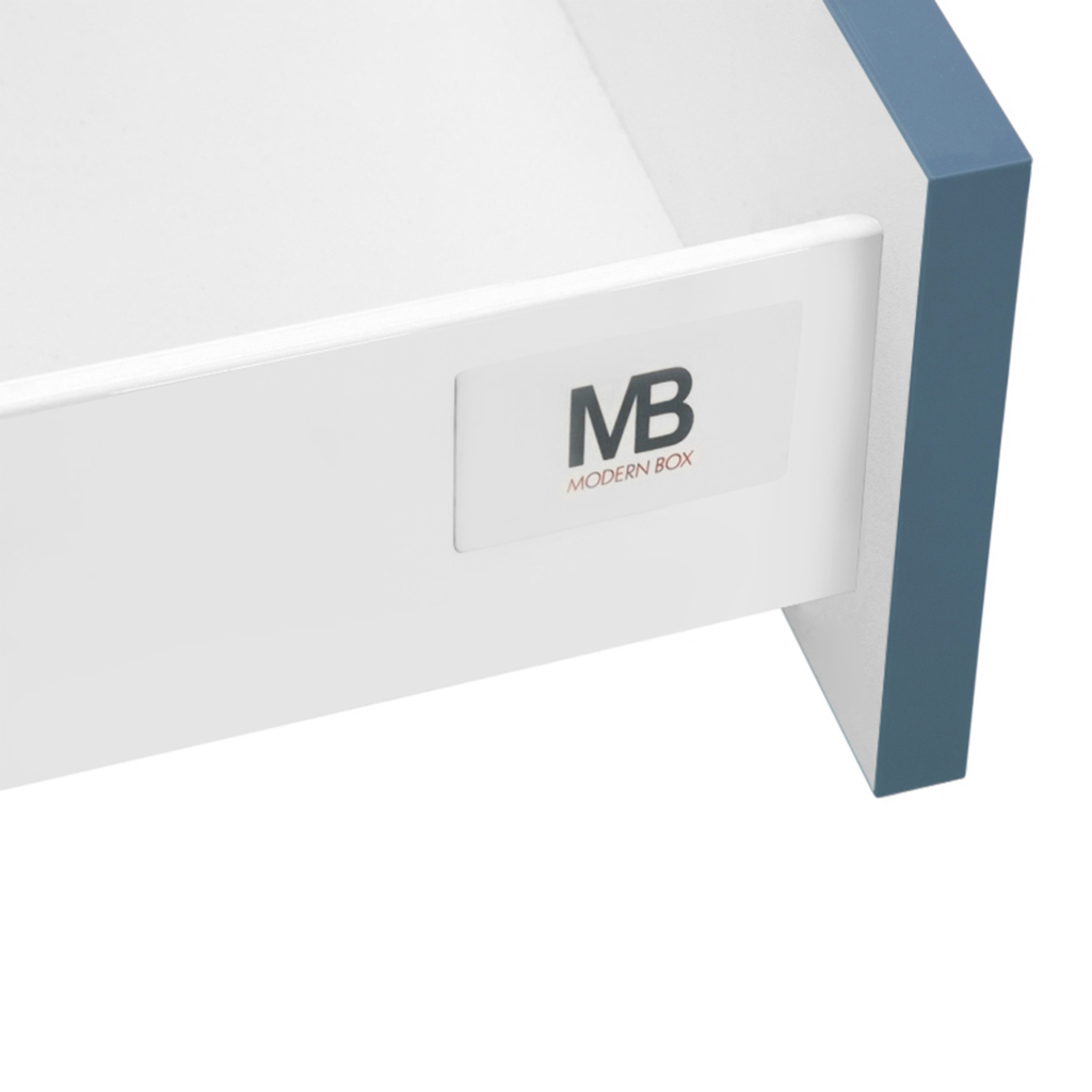 Szafka dolna z szufladką z kolekcji BASIC PLUS posiada front wykonany z płyty meblowej pokrytej laminatem w matowym wykończeniu alby blue.