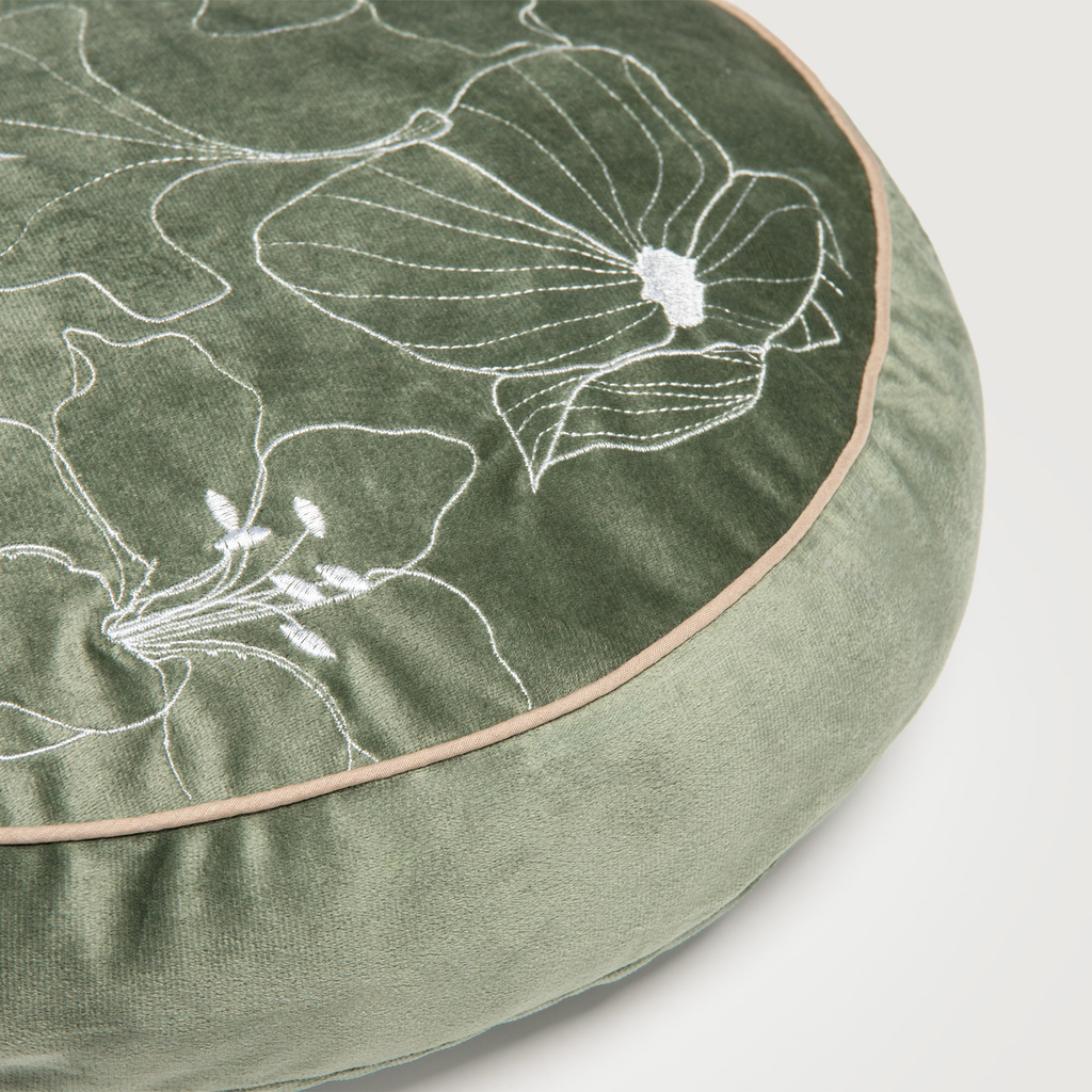 Okrągła poduszka zielona w haftowane maki