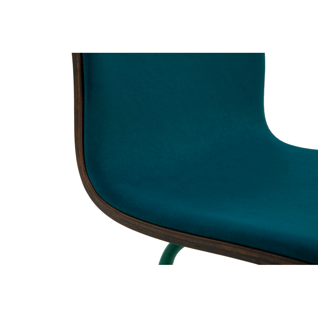 Krzesło welurowe VINGE ze szmaragdową tapicerką na metalowych nogach do nowoczesnego wnętrza.