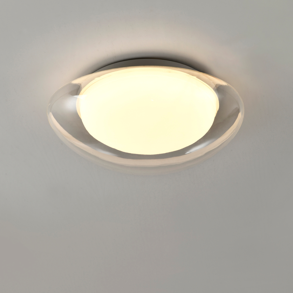 W modelu sufitowym AURA zintegrowane z obudową oświetlenie LED ma moc 10W i strumień świetlny rzędu 1194 lumenów. 