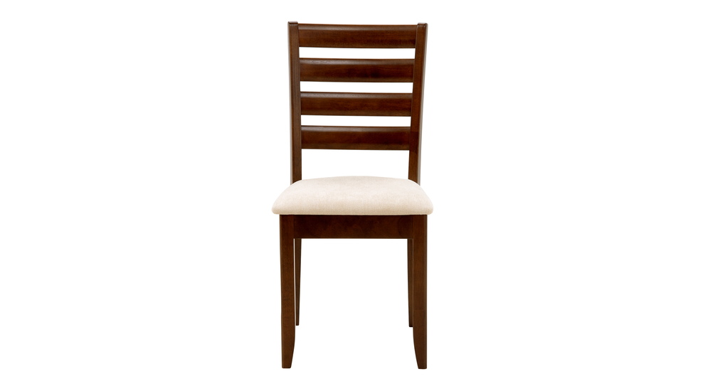 Krzesło BERR z beżową tapicerką i drewnianymi nogami. 