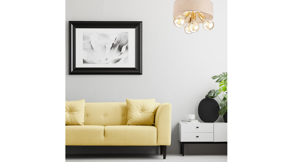 Lampa CARINA to doskonała przeciwwaga dla chłodnych ścian i mebli w odcieniach bieli i szarości.