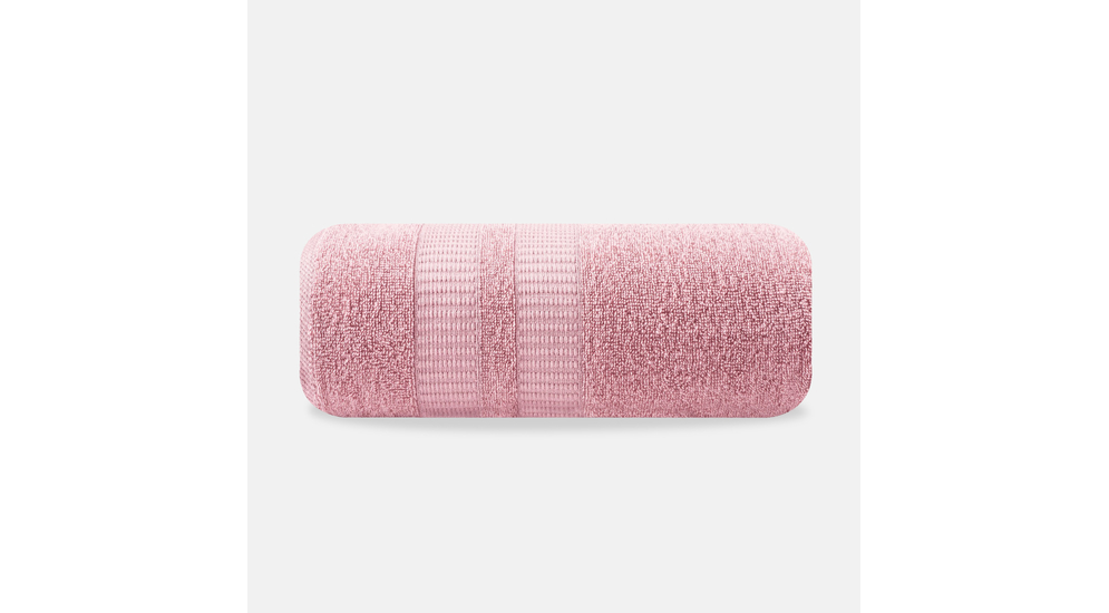 Różowy bawełniany ręcznik do kąpieli z ozdobna bordiurą