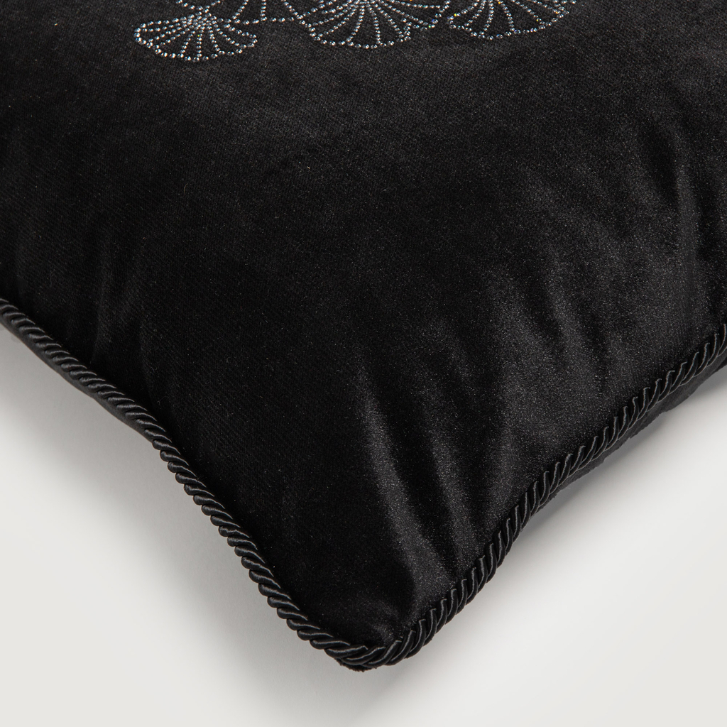 Czarna poduszka z błyszczącym kwiatowym wzorem