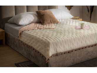 Narzuta na łóżko biało-różowa FRINGLE 180x200 cm