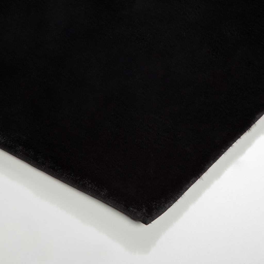 Dywan czarny RABBIT BUNNY 80x150 cm - zbliżenie.