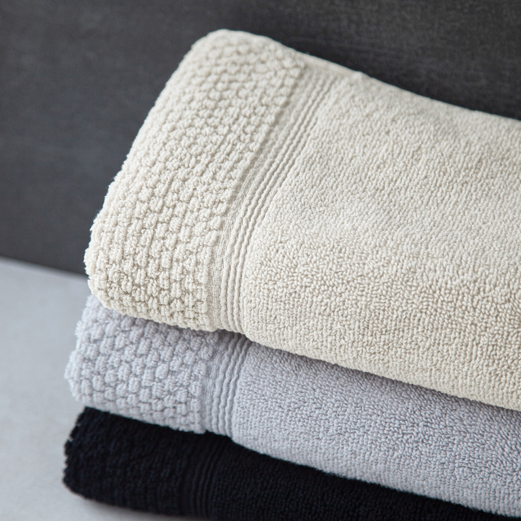 Bawełniane różnokolorowe ręczniki z frędzlami