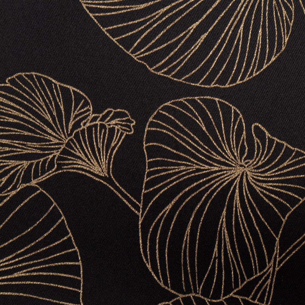 Czarna zasłona do salonu na przelotkach w złote liście