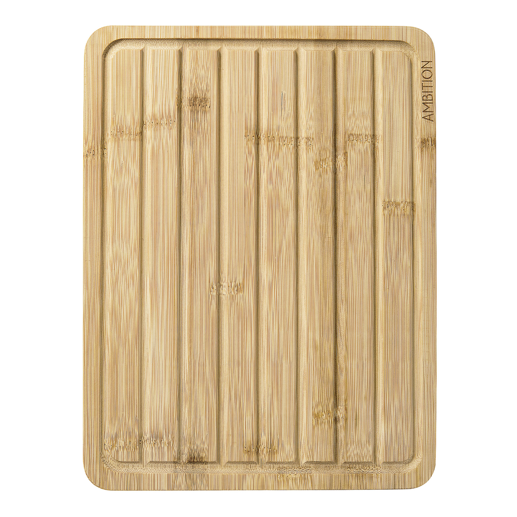 Deska do krojenia wykonana z naturalnego materiału jakim jest bambus.Jasne drewno i żłobienia sprawiają, że staje się ciekawym dodatkiem kuchni. 
