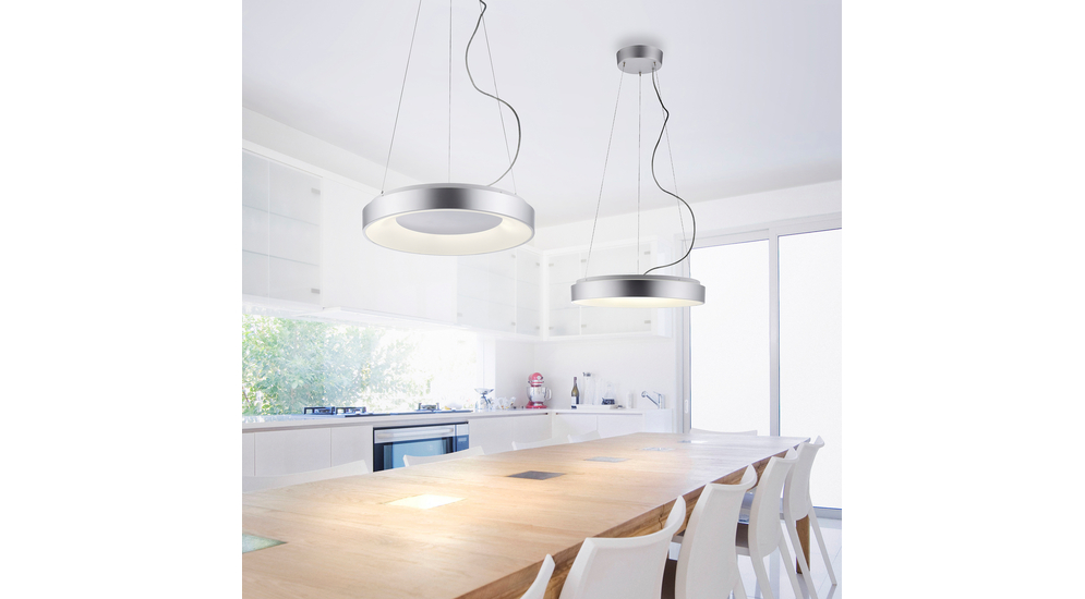 Srebrna oprawa i oświetlenie LED sprawią, że idealnie lampa odnajdzie się w nowoczesnym, minimalistycznym wnętrzu.